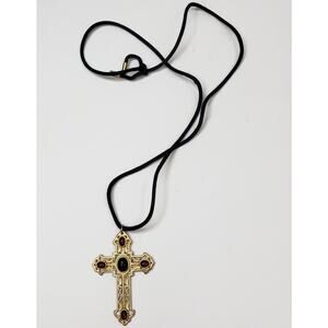 Cleveland Museum Of Art CMA Garnet & Black Onyx Matte Gold Tone Cross Necklace